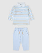 Tutto Piccolo 2-delige gestreepte jongens set voorkant - lichtblauwe polo met witte en beige strepen, Peter Pan-kraag en bijpassende lichtblauwe broek met beige koordstrik