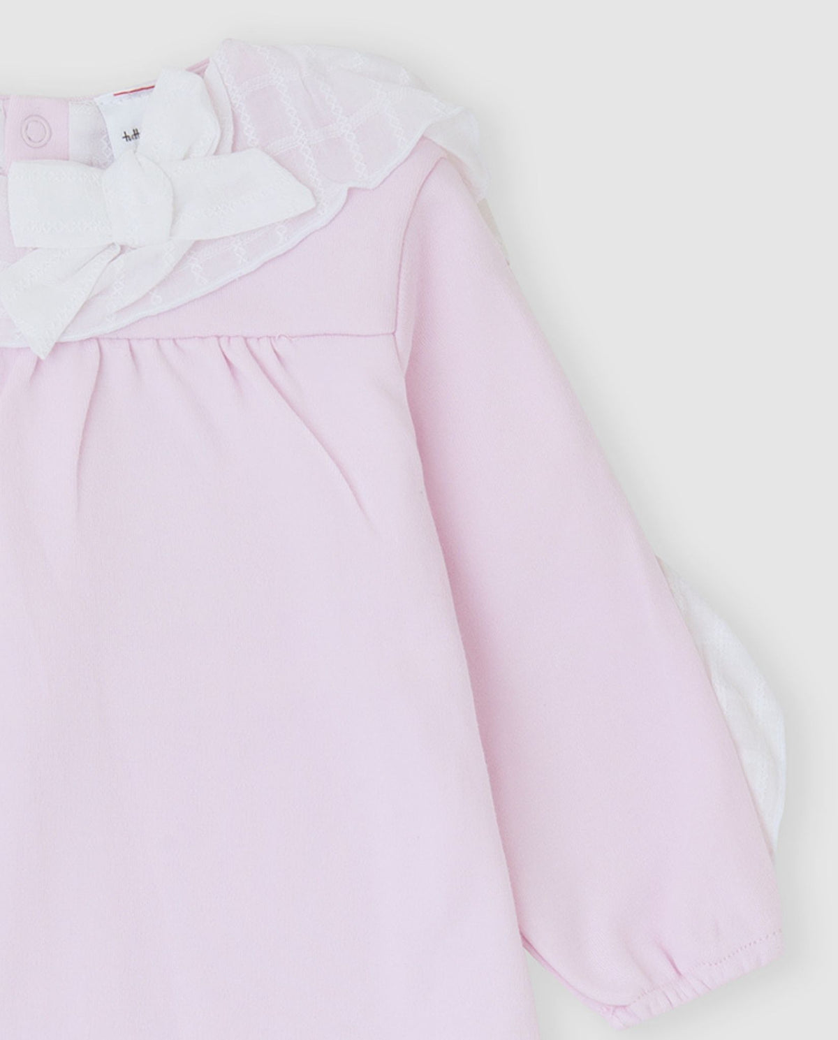 Detailfoto Tutto Piccolo roze meisjes blouse - grote witte ruffle kraag met gelaagde franje en ballonmouw met manchet