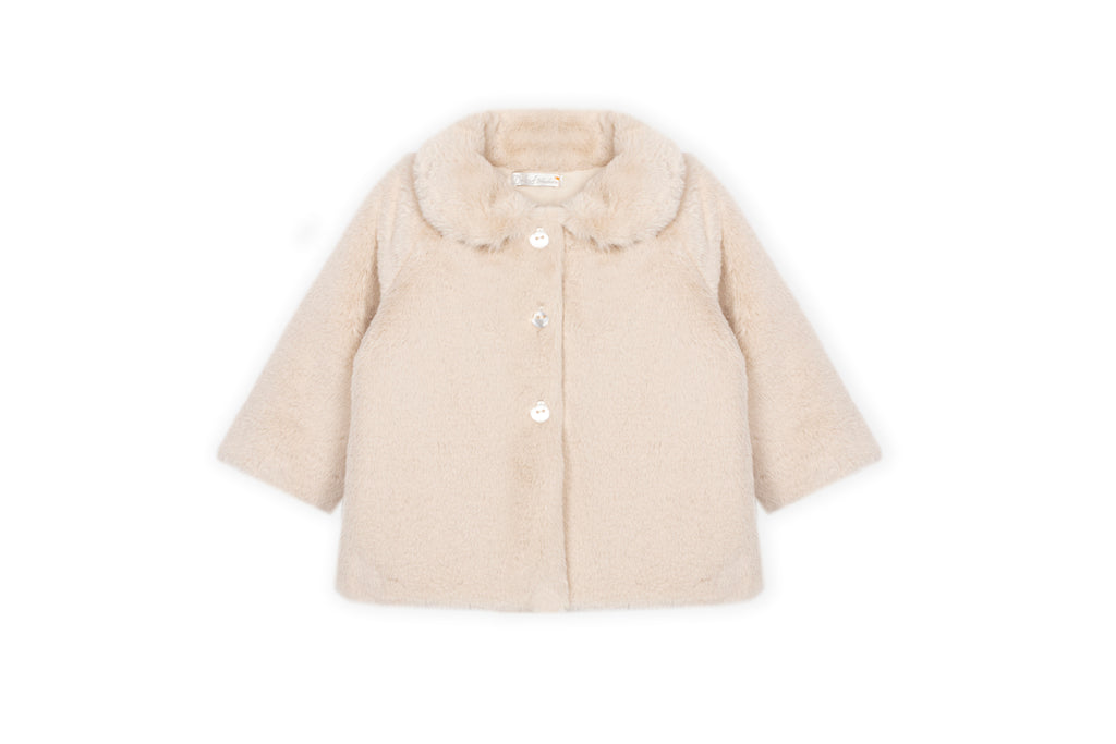 Pluche babyjas ecru met faux fur kraag en parelmoer knoopjes – vooraanzicht
