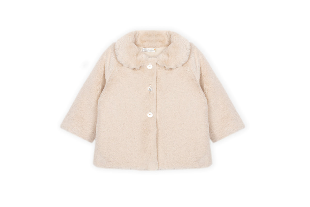 Pluche babyjas ecru met faux fur kraag en parelmoer knoopjes – vooraanzicht