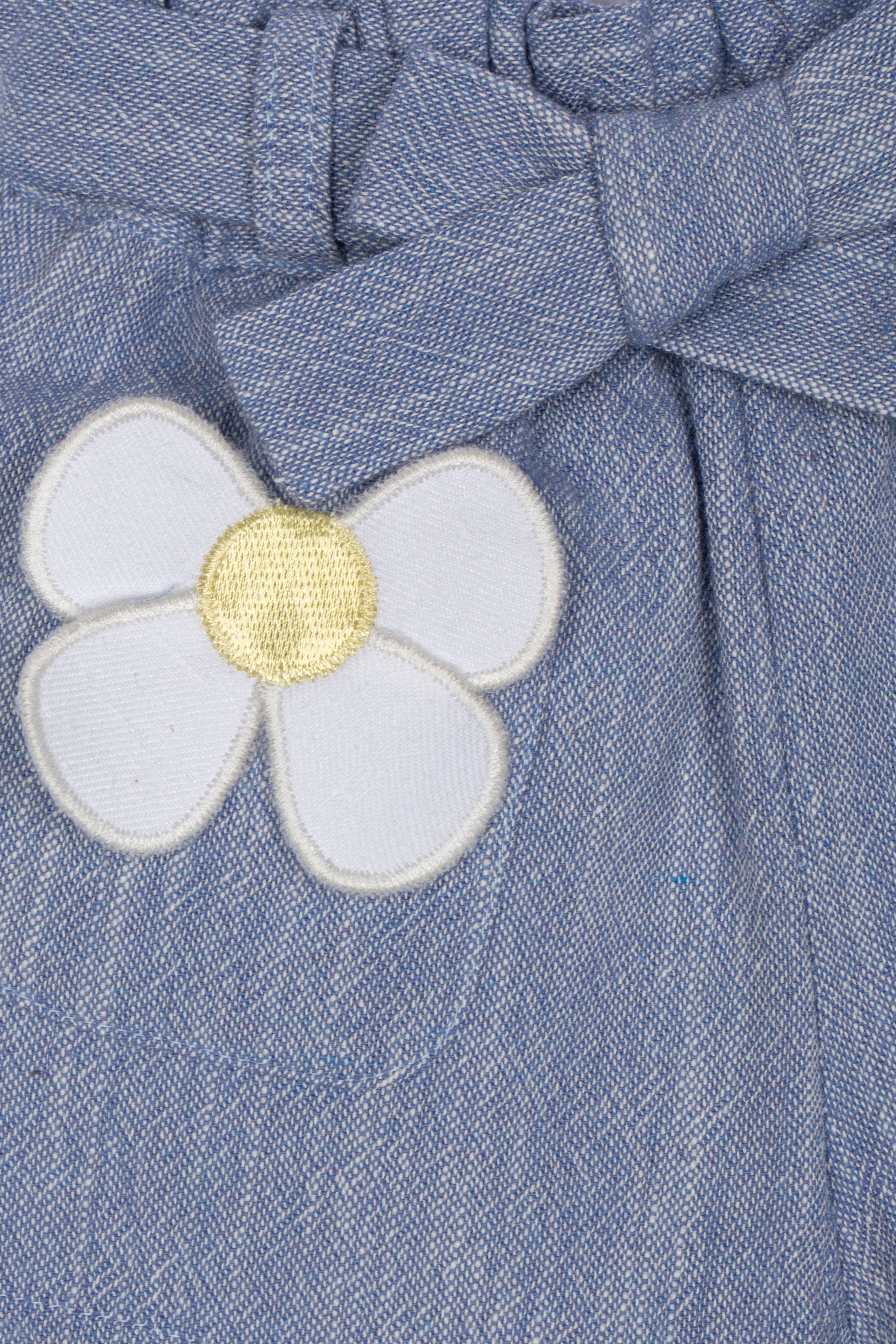 Top + korte broek madeliefje