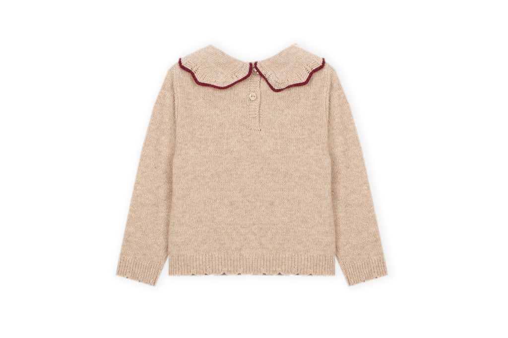  Achterkant van beige Dr. Kid kindertrui met geschulpte kraag en knoopje bij de hals