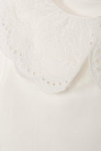 Close-up broderie anglaise ruffles kraag wit meisjesshirt Dr. Kid DK330
