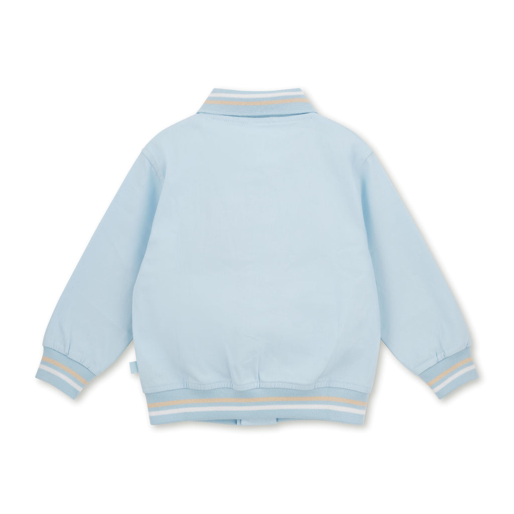 Achterkant lichtblauwe bomberjack van Mitch & Son met gestreepte manchetten en zoom, Country Club collectie