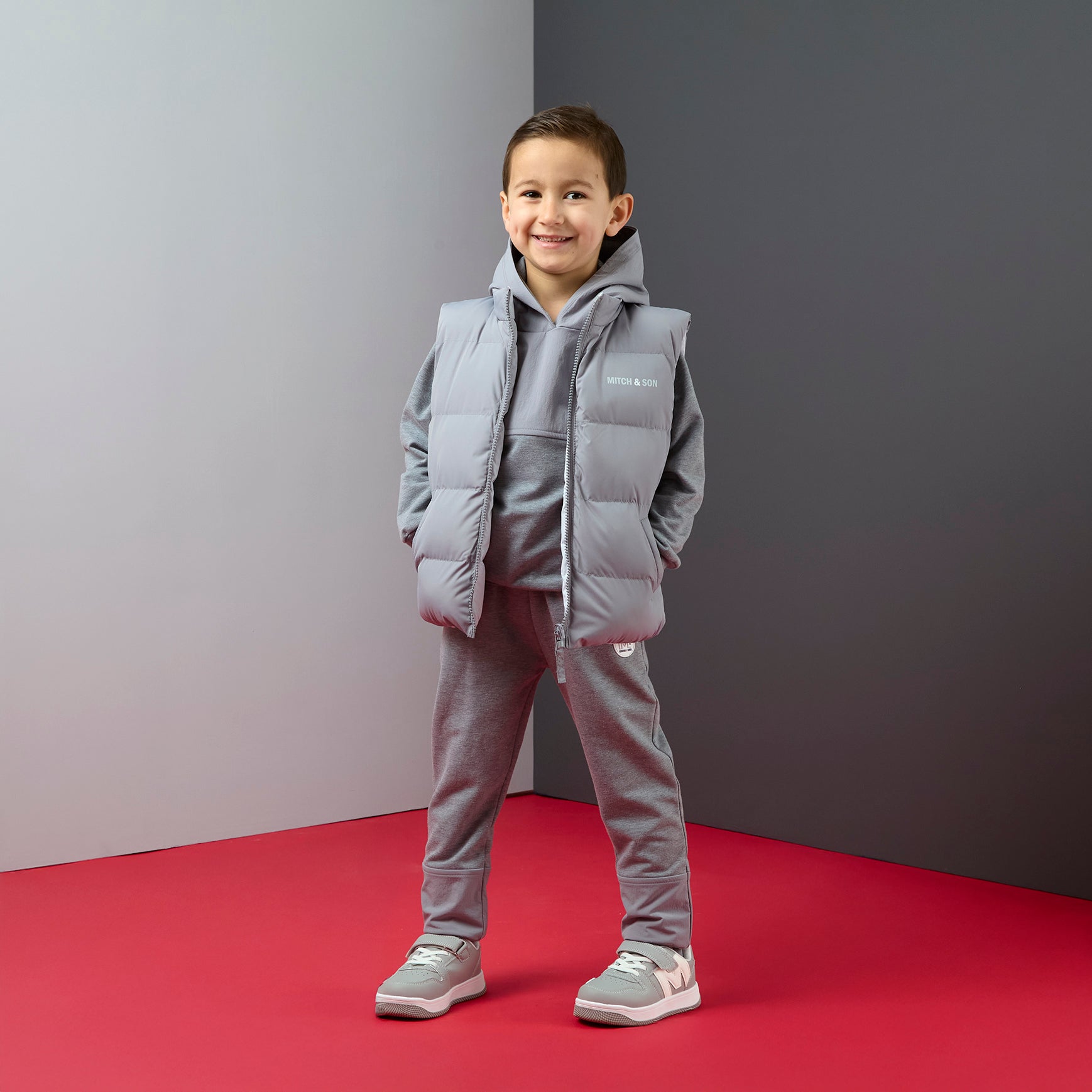 Mitch & Son Bodywarmer Tristan Grijs Jongens – Gecombineerd met Hoodie & Joggingbroek | Art. MS26503