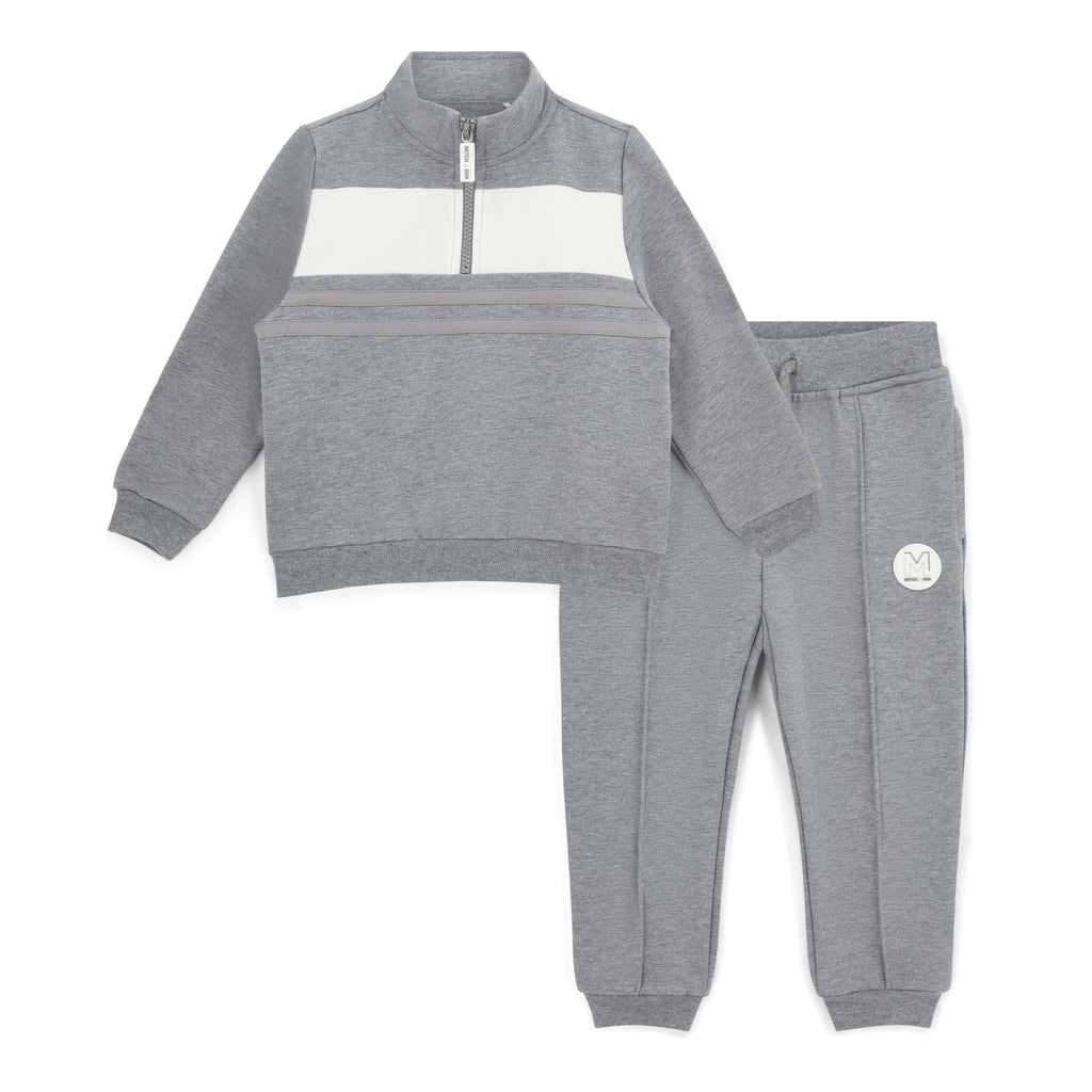 Grijze 2-delige joggingset van Mitch & Son, half-zip sweater met wit kleurblok en bijpassende joggingbroek met logo patch, art. MS26506
