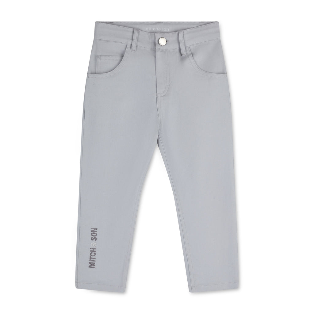 Lichtgrijze Mitch & Son Trace broek voor jongens met knoopsluiting, voorzakken en logo op de broekspijp, art. MS26520